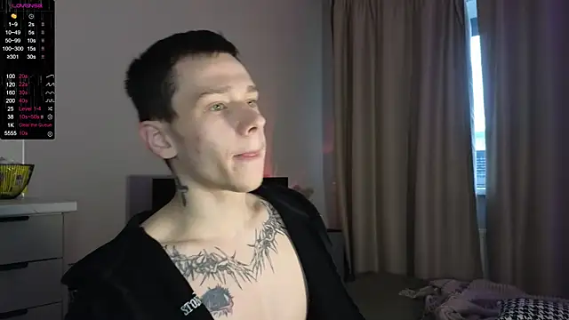 Snapshot of R1mmo__ chatting on 28, 10, 2025 R1mmo online show from 28, 10, 2025