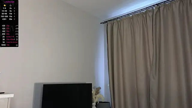 Snapshot of R1mmo__ chatting on 29, 10, 2025 R1mmo online show from 29, 10, 2025