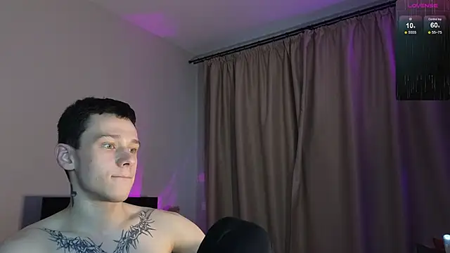 Snapshot of R1mmo__ chatting on 6, 11, 2025 R1mmo online show from 6, 11, 2025