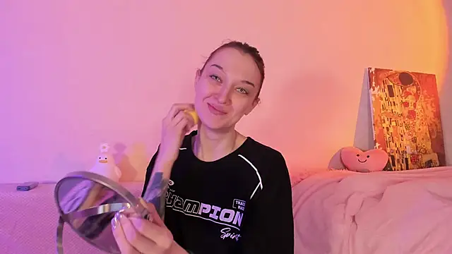 Snapshot of CrystalRey chatting on 3, 2, 2025 CrystalRey online show from 3, 2, 2025