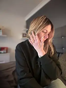 Snapshot of blondebitch2 chatting on 29, 1, 2025 blondebitch2 online show from 29, 1, 2025