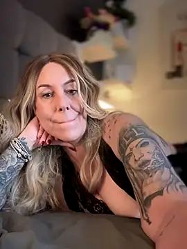 blondebitch2 online show from 18, 11, 2025