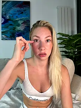 LuisaBecker online show from 23, 10, 2025