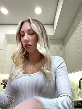 LuisaBecker online show from 15, 12, 2025