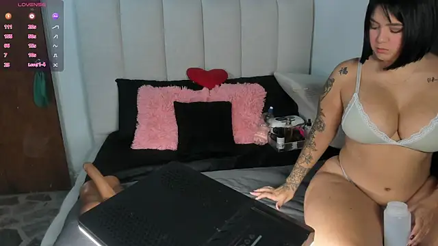 Snapshot of merida_blue_ chatting on 5, 6, 2026 merida blue online show from 5, 6, 2026