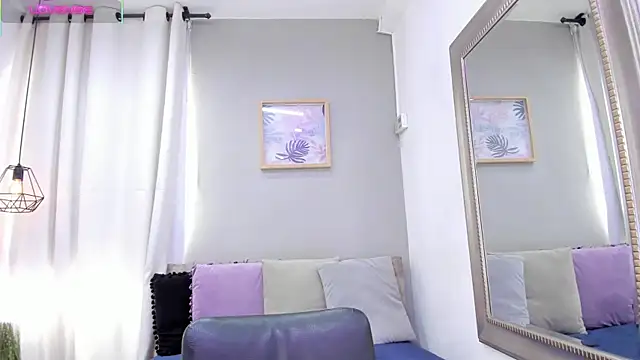  AlejaCruz  online show from 28, 9, 2025