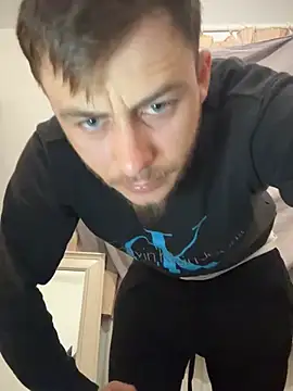 Snapshot of Julian128 chatting on 6, 3, 2025 Julian128 online show from 6, 3, 2025