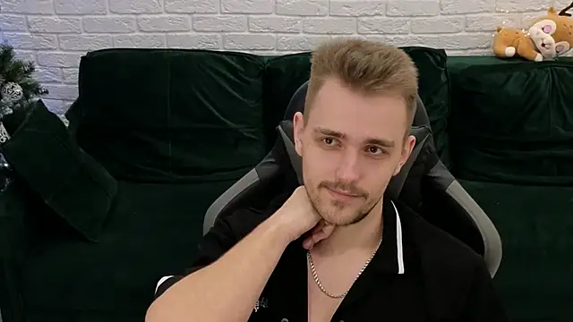 Snapshot of Larstar01 chatting on 4, 12, 2024 Larstar01 online show from 4, 12, 2024