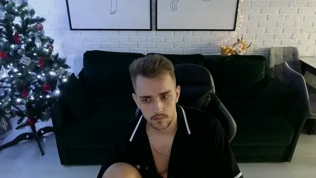 Snapshot of Larstar01 chatting on 5, 12, 2024 Larstar01 online show from 5, 12, 2024