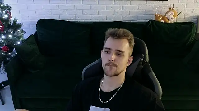 Snapshot of Larstar01 chatting on 11, 12, 2024 Larstar01 online show from 11, 12, 2024