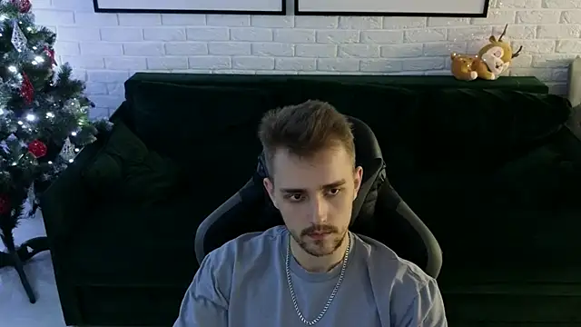 Snapshot of Larstar01 chatting on 12, 12, 2024 Larstar01 online show from 12, 12, 2024