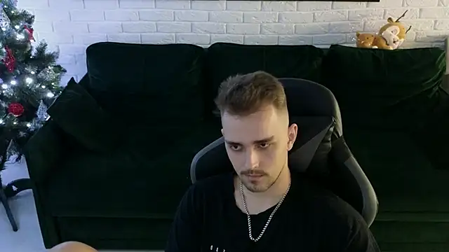 Snapshot of Larstar01 chatting on 15, 12, 2024 Larstar01 online show from 15, 12, 2024