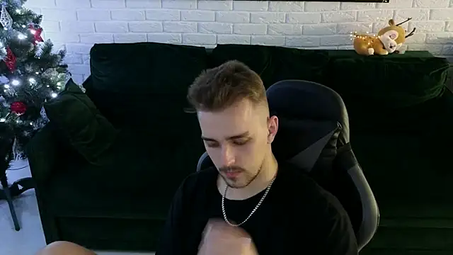 Snapshot of Larstar01 chatting on 19, 12, 2024 Larstar01 online show from 19, 12, 2024