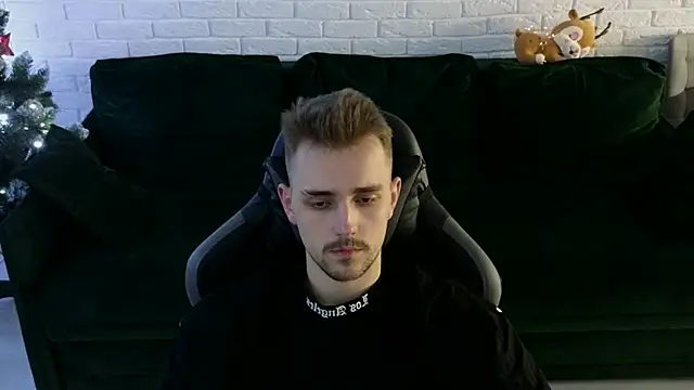 Snapshot of Larstar01 chatting on 22, 12, 2024 Larstar01 online show from 22, 12, 2024