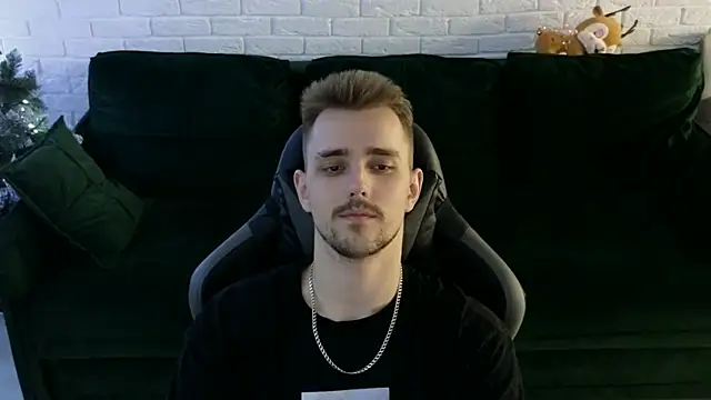 Snapshot of Larstar01 chatting on 25, 12, 2024 Larstar01 online show from 25, 12, 2024