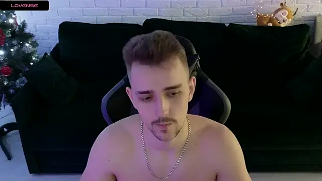 Snapshot of Larstar01 chatting on 7, 1, 2025 Larstar01 online show from 7, 1, 2025