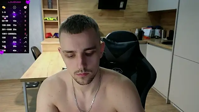 Snapshot of Larstar01 chatting on 5, 3, 2025 Larstar01 online show from 5, 3, 2025