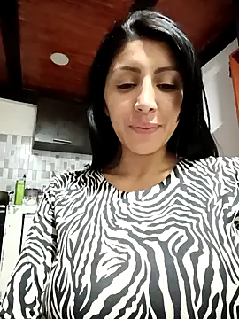 tiffani  love online show from 14, 4, 2026