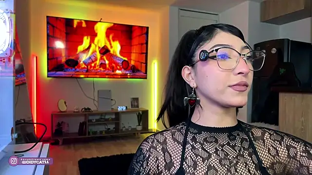 Snapshot of MarianaBranzz chatting on 23, 5, 2026 MarianaBranzz online show from 23, 5, 2026