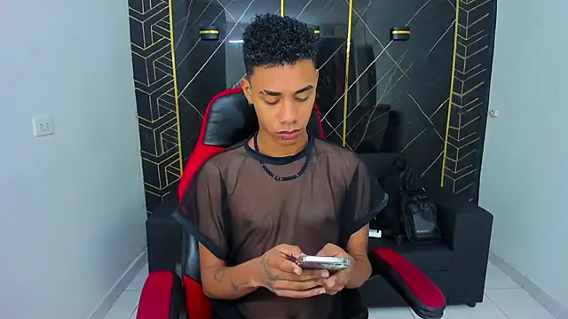 Snapshot of Hottwinkguys chatting on 2, 2, 2025 Hottwinkguys online show from 2, 2, 2025