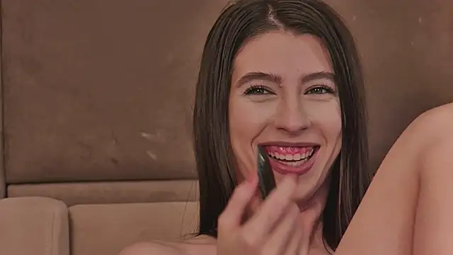 Snapshot of LunaWills_ chatting on 8, 1, 2025 LunaWills online show from 8, 1, 2025