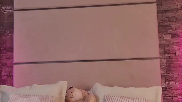 Snapshot of LunaWills_ chatting on 1, 3, 2025 LunaWills online show from 1, 3, 2025