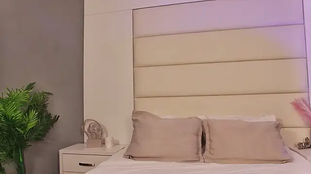 Snapshot of LunaWills_ chatting on 15, 9, 2025 LunaWills online show from 15, 9, 2025