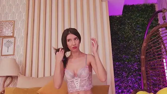 Snapshot of LunaWills_ chatting on 4, 11, 2025 LunaWills online show from 4, 11, 2025