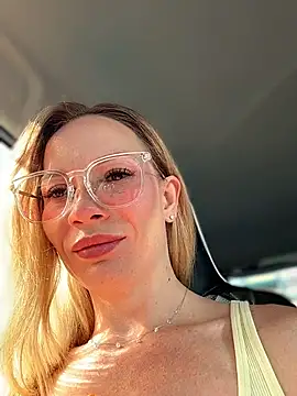 Snapshot of LavenderHot chatting on 28, 6, 2026 LavenderHot online show from 28, 6, 2026