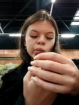 Snapshot of Violeta_12- chatting on 12, 2, 2025 Violeta 12- online show from 12, 2, 2025