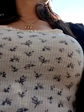 Snapshot of Violeta_12- chatting on 25, 10, 2025 Violeta 12- online show from 25, 10, 2025