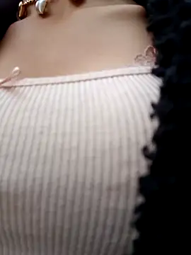 Snapshot of Violeta_12- chatting on 5, 11, 2025 Violeta 12- online show from 5, 11, 2025