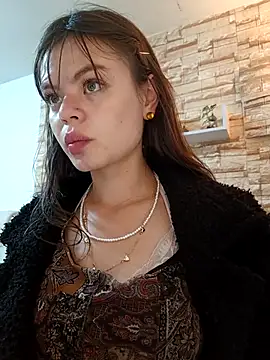 Snapshot of Violeta_12- chatting on 21, 11, 2025 Violeta 12- online show from 21, 11, 2025