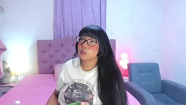 Snapshot of Latinabombsheell chatting on 3, 6, 2026 Latinabombsheell online show from 3, 6, 2026