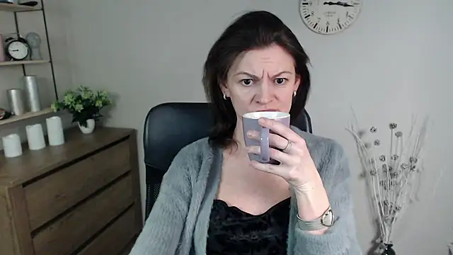 VivianWILD online show from 10, 1, 2025