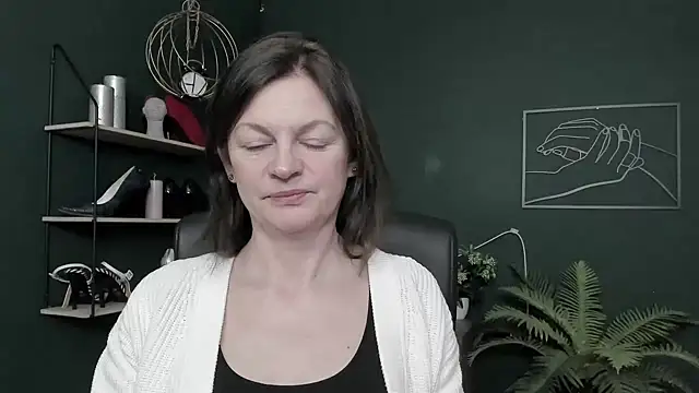 VivianWILD online show from 5, 2, 2026