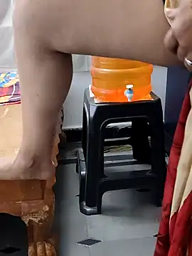 Snapshot of Januhot18 chatting on 18, 12, 2024 Januhot18 online show from 18, 12, 2024