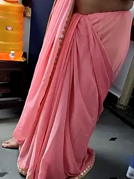 Snapshot of Januhot18 chatting on 23, 12, 2024 Januhot18 online show from 23, 12, 2024