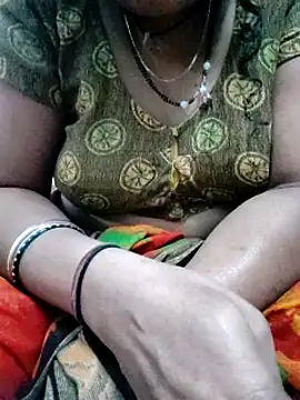 Snapshot of Januhot18 chatting on 5, 1, 2025 Januhot18 online show from 5, 1, 2025