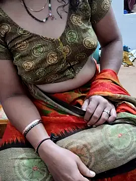 Snapshot of Januhot18 chatting on 5, 1, 2025 Januhot18 online show from 5, 1, 2025