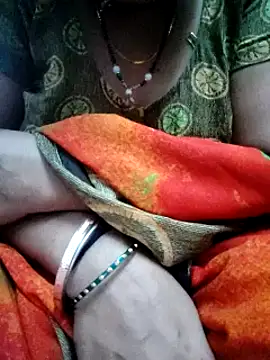 Snapshot of Januhot18 chatting on 8, 1, 2025 Januhot18 online show from 8, 1, 2025