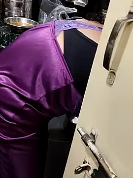 Snapshot of Januhot18 chatting on 18, 2, 2025 Januhot18 online show from 18, 2, 2025