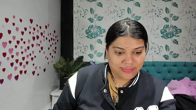 LindaBreeS online show from 1, 3, 2025