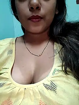 Snapshot of sexyindi_couple chatting on 5, 3, 2025 sexyindi couple online show from 5, 3, 2025