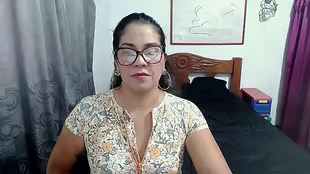 Mistresskloe01 online show from 14, 11, 2025