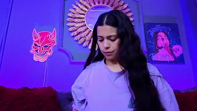 Julieta Russell online show from 5, 3, 2025