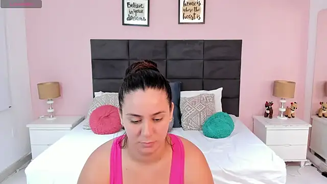 Snapshot of MadisonJenner chatting on 14, 11, 2025 MadisonJenner online show from 14, 11, 2025