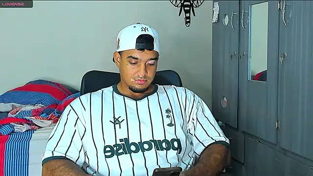 Snapshot of Big_furry_bear13 chatting on 29, 12, 2024 Big furry bear13 online show from 29, 12, 2024