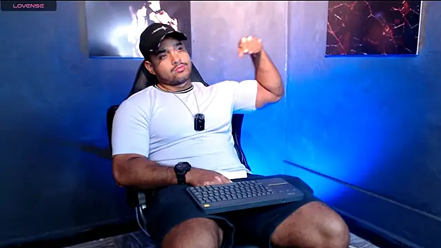 Snapshot of Big_furry_bear13 chatting on 8, 10, 2025 Big furry bear13 online show from 8, 10, 2025