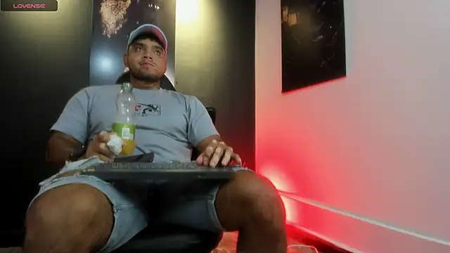 Snapshot of Big_furry_bear13 chatting on 11, 10, 2025 Big furry bear13 online show from 11, 10, 2025